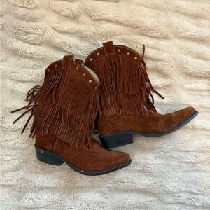 Shayanne double fringe cowgirl boots. Size 2 🤎